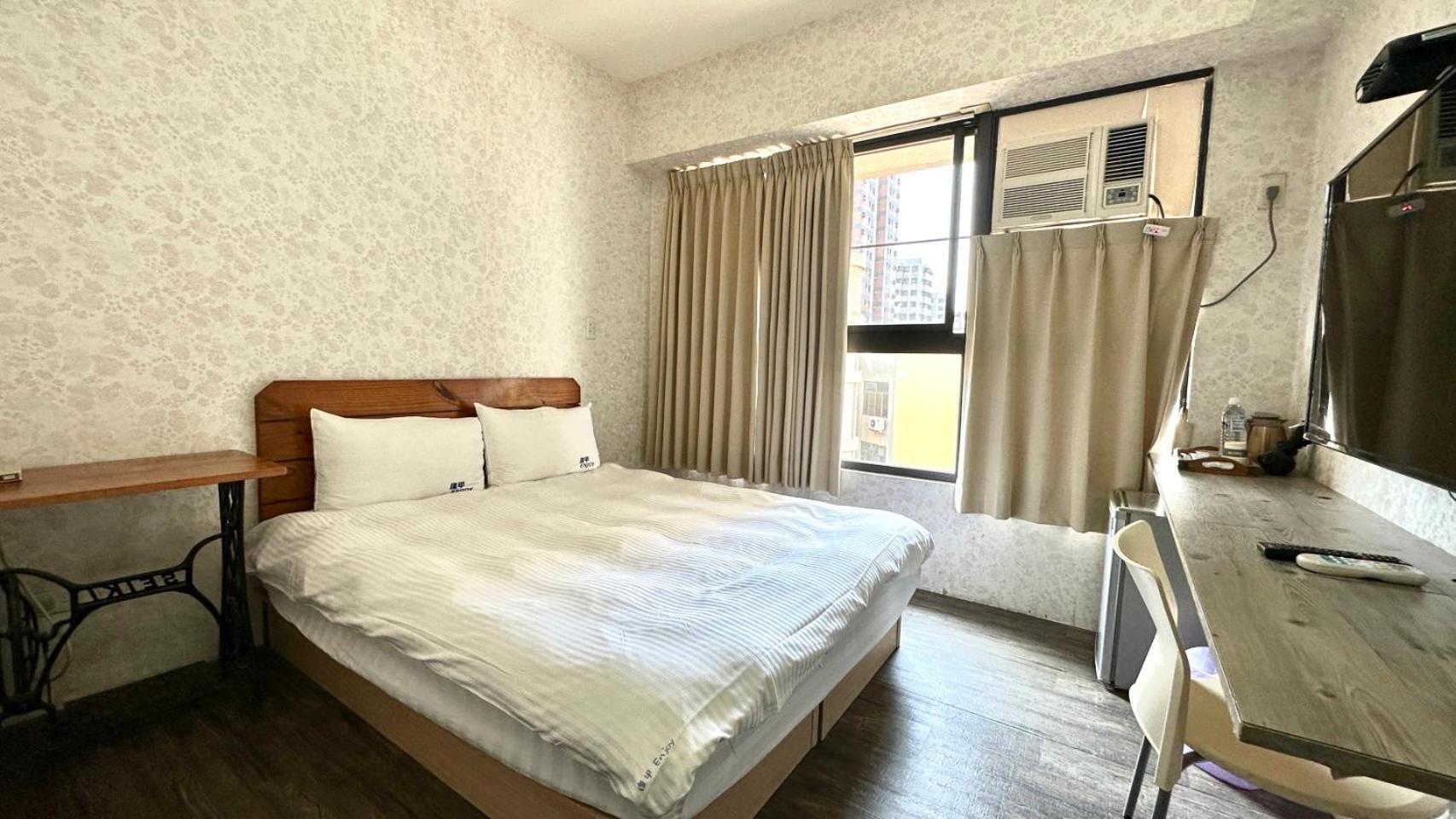 Feng Chia Enjoy Apartment Taichung Bagian luar foto